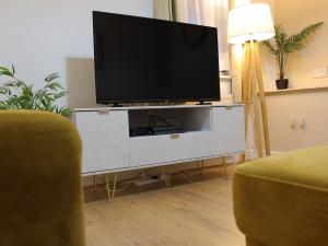 London 4 Bed Contractor Base with Pool Table