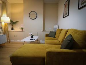 London 4 Bed Contractor Base with Pool Table