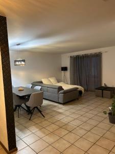 Full Sun Lodge