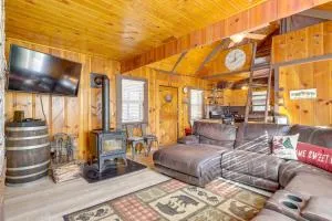 14 Mi to Slopes Long Barn Cabin with Fire Pit! - 派恩克雷斯特