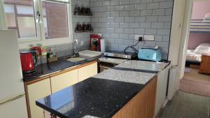 Quiet 6 berth pet friendly chalet near beach