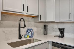 Modern 2B1B Escape with Free Parking