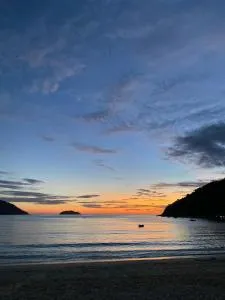 Casa na Ilha Grande ,areia e maré - Praia Vermelha