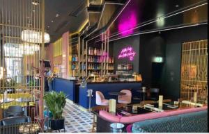 KAYA Zurich Apartment 4B - Downtown 2BR Deluxe Apt