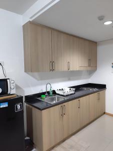 L&B Condo-Cozy and Peaceful 1 Bedroom near MOA with WIFI, NETFLIX and Parking