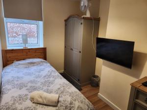 Large 5 bed town-centre home close to the beach, sleeps 9