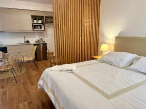 Modern & Bright Studio