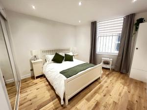 Stunning refurbished main door Marchmont apartment