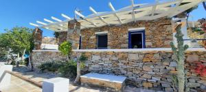 Cycladic House KRIOS with a Pool and 2min from the beach