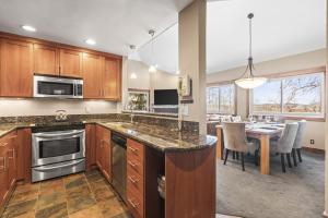 SNOW FLOWER 123 condo