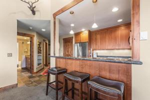 SNOW FLOWER 123 condo