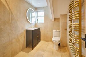 Host & Stay - The Rooftop Gallery