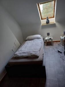Dachgeschosswohnung in Poll