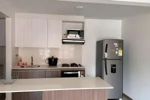 Apartamento en Piso 11 con Piscina y Vistas - El Retiro