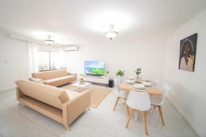 Big Private Beach House with Jacuzzi, Patio, 4 BR