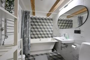 Modern & Central 2bdrm Apartment