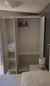 GRAND Studio meublé-Juan Pins-Logt 5