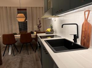 Wolf Street Gem, Free Parking n Nearby Bus Stop