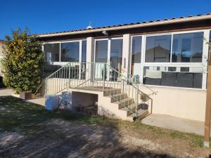 Maisons de vacances Maison individuelle 90m2 avec veranda et piscine : photos des chambres