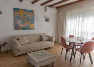 Casa con jardín junto a la playa