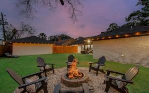 5-BD Modern Central Getaway w Hot Tub - Mins to DT