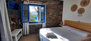 Cycladic House KRIOS with a Pool and 2min from the beach