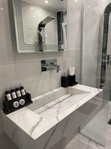 Bubble & Relax- Private Jacuzzi Near Acropolis- Fix Metro 180m