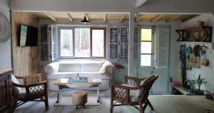 Cabin in peaceful environment, 400mt from the sea!