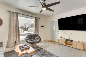 3 Mi to Downtown Youngstown Updated Apartment