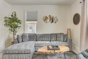 3 Mi to Downtown Youngstown Updated Apartment