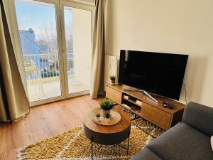 Helles, modernes 1R Apartment mit Balkon, Parking und Streaming