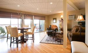 Deluxe Queen Studio  room in Sands By The Sea Motel