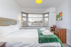 4BR with Private Parking - Walsgrave on Sowe