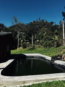 Sitio piscina natural, lago, rio