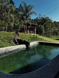 Sitio piscina natural, lago, rio