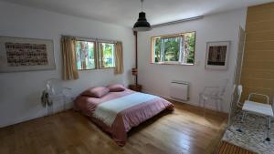 Villas Wooden house with indoor pool : photos des chambres
