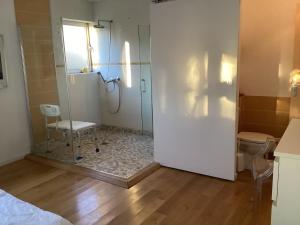 Villas Wooden house with indoor pool : photos des chambres