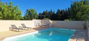 Maisons de vacances Complexe dans un grand Mas Provencal en campagne avec piscine privee : photos des chambres