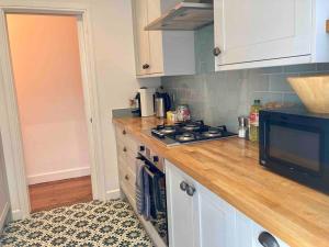 Modern 2BR London Home with private Garden