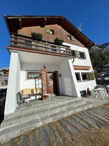 Villa Bianca Bormio garden and parking