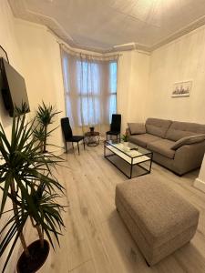 Millais Road 3 bedroom flat