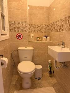 Neoclassical Royal Palace next to Acropolis