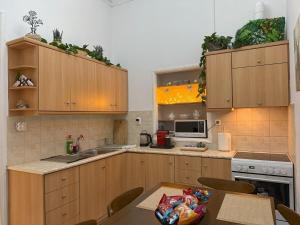 Neoclassical Royal Palace next to Acropolis