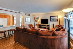 Riverside Retreat Cozy Fairbanks Home with View