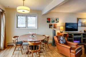 Riverside Retreat Cozy Fairbanks Home with View