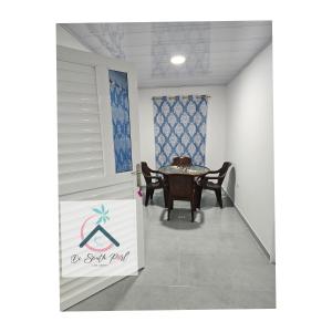 Di South Porl Lodge by AKKA