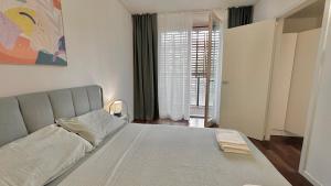 GIAX Tower Premium Modern Milanese Flat with Gym Pool view & Box