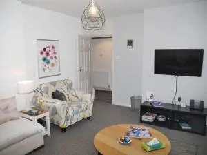 Cozy 3BR with Free Parking - Canley