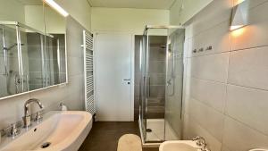 GIAX Tower Premium Modern Milanese Flat with Gym Pool view & Box