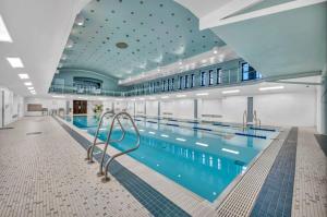 Your Downtown Oasis, Pool Gym in Building Steps from Dining and Top Sights